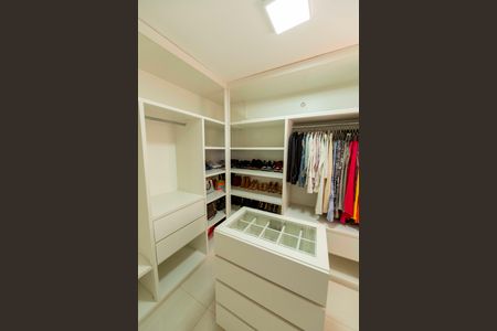 Apartamento para alugar com 76m², 2 quartos e 1 vaga Apartamento para alugar com 76m², 2 quartos e 1 vagaCloset Suíte