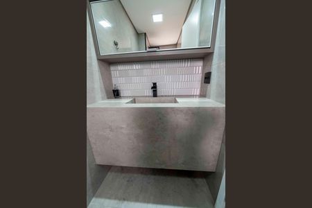 Apartamento para alugar com 76m², 2 quartos e 1 vaga Apartamento para alugar com 76m², 2 quartos e 1 vagaBanheiro da Suíte
