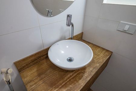 Apartamento à venda com 65m², 2 quartos e sem vaga Apartamento à venda com 65m², 2 quartos e sem vagaBanheiro Social