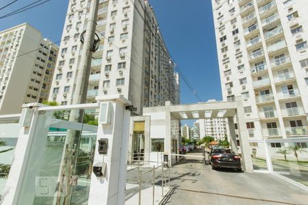 Apartamento à venda com 49m², 2 quartos e 1 vaga Apartamento à venda com 49m², 2 quartos e 1 vagaFachada