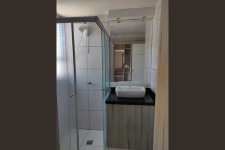 Banheiro de apartamento à venda com 1 quarto, 31m² em Rio Branco, Porto Alegre