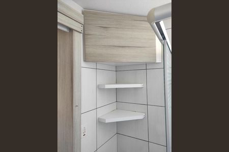 Banheiro de apartamento à venda com 1 quarto, 31m² em Rio Branco, Porto Alegre