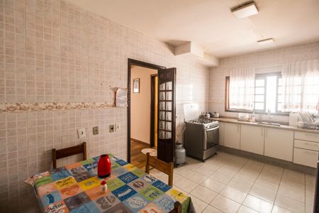 Casa para alugar com 171m², 4 quartos e 4 vagas Casa para alugar com 171m², 4 quartos e 4 vagasCozinha