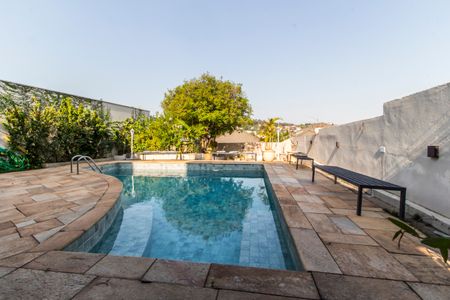 Casa de condomínio à venda com 573m², 4 quartos e 4 vagas Casa de condomínio à venda com 573m², 4 quartos e 4 vagasPiscina