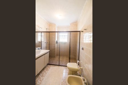 Casa de condomínio à venda com 573m², 4 quartos e 4 vagas Casa de condomínio à venda com 573m², 4 quartos e 4 vagasBanheiro da Suíte