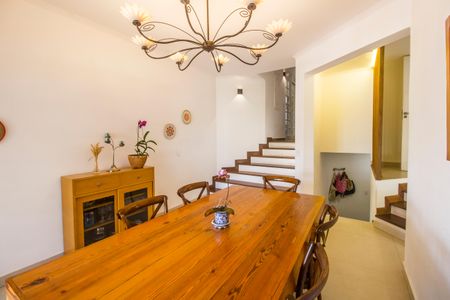 Casa de condomínio à venda com 573m², 4 quartos e 4 vagas Casa de condomínio à venda com 573m², 4 quartos e 4 vagasSala de Jantar