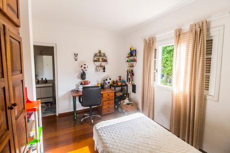 Casa de condomínio à venda com 573m², 4 quartos e 4 vagas Casa de condomínio à venda com 573m², 4 quartos e 4 vagasSuíte 3