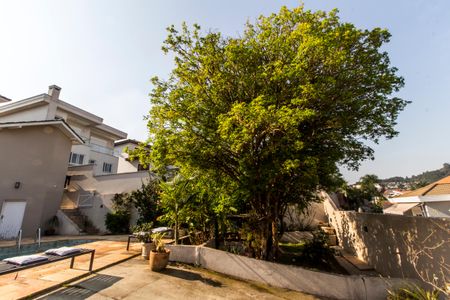 Casa de condomínio à venda com 573m², 4 quartos e 4 vagas Casa de condomínio à venda com 573m², 4 quartos e 4 vagasQuintal