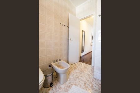 Casa de condomínio à venda com 573m², 4 quartos e 4 vagas Casa de condomínio à venda com 573m², 4 quartos e 4 vagasBanheiro da Suíte