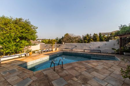 Casa de condomínio à venda com 573m², 4 quartos e 4 vagas Casa de condomínio à venda com 573m², 4 quartos e 4 vagasPiscina