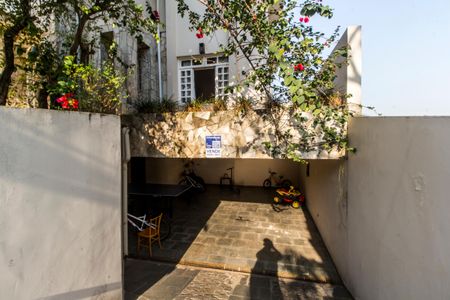 Casa de condomínio à venda com 573m², 4 quartos e 4 vagas Casa de condomínio à venda com 573m², 4 quartos e 4 vagasGaragem