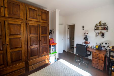 Casa de condomínio à venda com 573m², 4 quartos e 4 vagas Casa de condomínio à venda com 573m², 4 quartos e 4 vagasSuíte 3