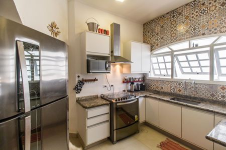 Casa de condomínio à venda com 573m², 4 quartos e 4 vagas Casa de condomínio à venda com 573m², 4 quartos e 4 vagasCozinha