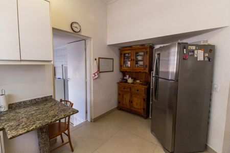 Casa de condomínio à venda com 573m², 4 quartos e 4 vagas Casa de condomínio à venda com 573m², 4 quartos e 4 vagasCozinha