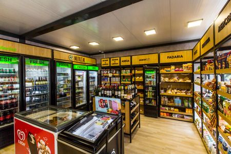 Casa de condomínio à venda com 573m², 4 quartos e 4 vagas Casa de condomínio à venda com 573m², 4 quartos e 4 vagasÁrea comum