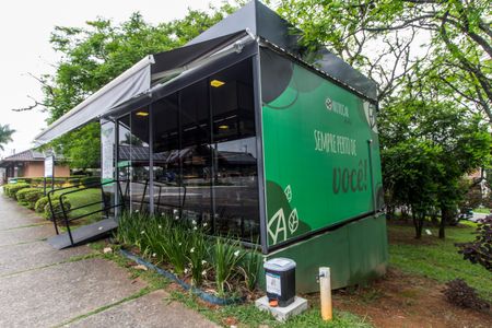 Casa de condomínio à venda com 573m², 4 quartos e 4 vagas Casa de condomínio à venda com 573m², 4 quartos e 4 vagasÁrea comum