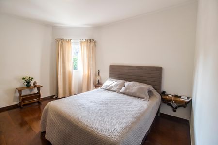 Casa de condomínio à venda com 573m², 4 quartos e 4 vagas Casa de condomínio à venda com 573m², 4 quartos e 4 vagasSuíte 4