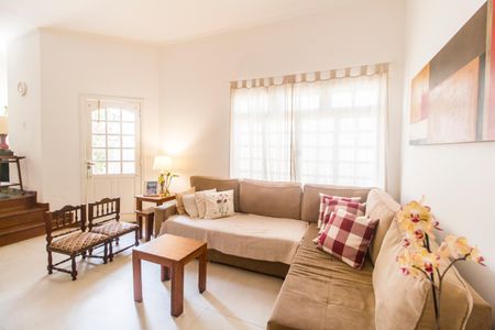 Casa de condomínio à venda com 573m², 4 quartos e 4 vagas Casa de condomínio à venda com 573m², 4 quartos e 4 vagasSala