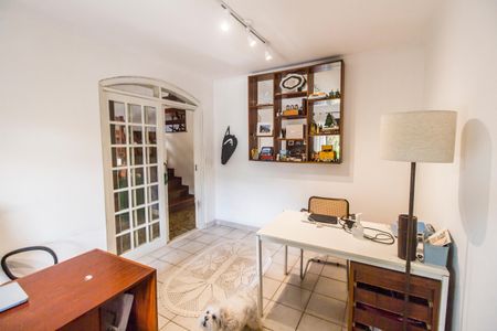 Casa de condomínio à venda com 573m², 4 quartos e 4 vagas Casa de condomínio à venda com 573m², 4 quartos e 4 vagasEscritório