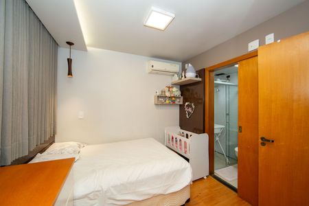 Apartamento à venda com 150m², 3 quartos e 2 vagas Apartamento à venda com 150m², 3 quartos e 2 vagasSuíte