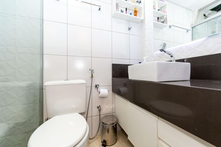 Apartamento à venda com 150m², 3 quartos e 2 vagas Apartamento à venda com 150m², 3 quartos e 2 vagasBanheiro da Suíte