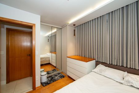 Apartamento à venda com 150m², 3 quartos e 2 vagas Apartamento à venda com 150m², 3 quartos e 2 vagasSuíte