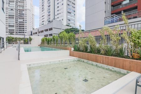 Apartamento à venda com 29m², 1 quarto e sem vaga Apartamento à venda com 29m², 1 quarto e sem vagaÁrea comum - Piscina