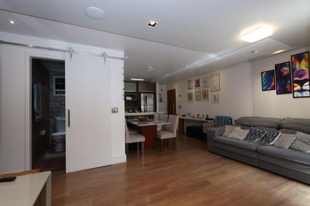 Apartamento à venda com 75m², 2 quartos e 2 vagasSala