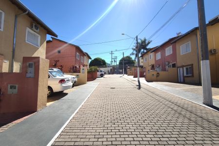 Casa de condomínio à venda com 65m², 2 quartos e 2 vagas Casa de condomínio à venda com 65m², 2 quartos e 2 vagasÁrea comum - Garagem