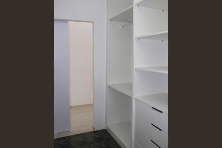 Casa à venda com 350m², 5 quartos e 3 vagasCloset da Suíte Master