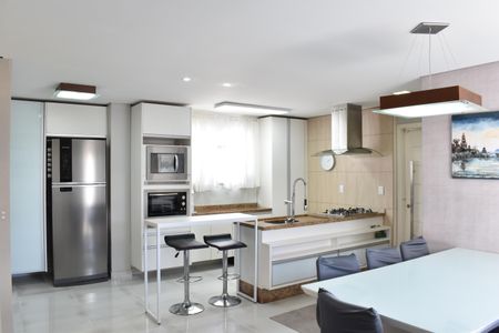Sala de casa para alugar com 3 quartos, 180m² em Barreirinha, Curitiba