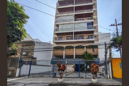 Apartamento à venda com 75m², 2 quartos e 1 vaga Apartamento à venda com 75m², 2 quartos e 1 vagaFachada e portaria