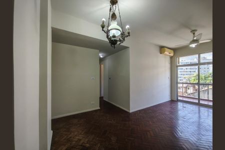 Apartamento à venda com 75m², 2 quartos e 1 vaga Apartamento à venda com 75m², 2 quartos e 1 vagaSala