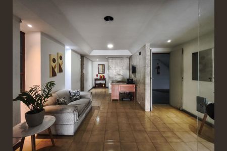 Apartamento à venda com 75m², 2 quartos e 1 vaga Apartamento à venda com 75m², 2 quartos e 1 vagaFachada e portaria