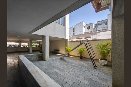 Apartamento à venda com 75m², 2 quartos e 1 vaga Apartamento à venda com 75m², 2 quartos e 1 vagaÁrea comum - Playground