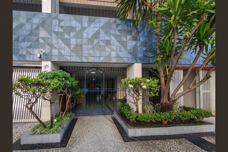 Apartamento à venda com 75m², 2 quartos e 1 vaga Apartamento à venda com 75m², 2 quartos e 1 vagaFachada e portaria