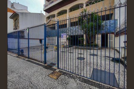 Apartamento à venda com 75m², 2 quartos e 1 vaga Apartamento à venda com 75m², 2 quartos e 1 vagaFachada e portaria