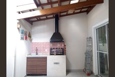 Casa de condomínio à venda com 80m², 3 quartos e 2 vagas Casa de condomínio à venda com 80m², 3 quartos e 2 vagasChurrasqueira