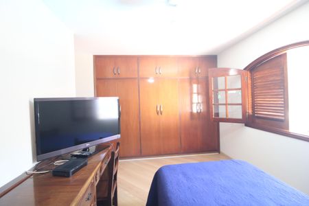 Casa à venda com 327m², 4 quartos e 4 vagasSuíte 3