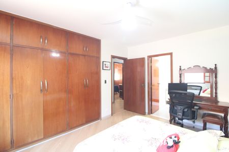 Casa à venda com 327m², 4 quartos e 4 vagasSuíte 4