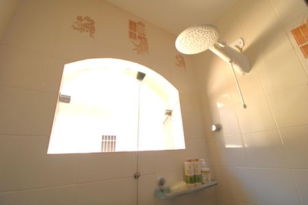 Casa à venda com 327m², 4 quartos e 4 vagasBanheiro da suíte 2