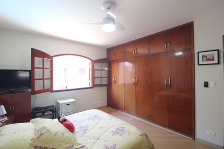 Casa à venda com 327m², 4 quartos e 4 vagasSuíte 4