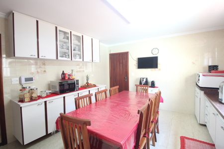 Casa à venda com 327m², 4 quartos e 4 vagasCozinha