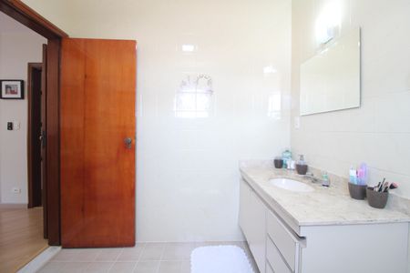 Casa à venda com 327m², 4 quartos e 4 vagasBanheiro da suíte 4