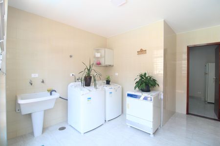 Casa à venda com 327m², 4 quartos e 4 vagasLavanderia