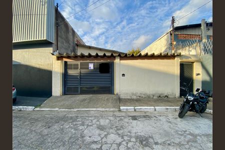 Casa à venda com 120m², 2 quartos e 2 vagas Casa à venda com 120m², 2 quartos e 2 vagasFachada