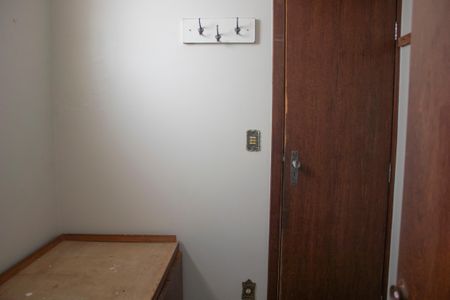 Apartamento à venda com 196m², 3 quartos e 2 vagas Apartamento à venda com 196m², 3 quartos e 2 vagasQuarto de Serviço