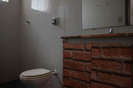 Apartamento à venda com 196m², 3 quartos e 2 vagas Apartamento à venda com 196m², 3 quartos e 2 vagasBanheiro Social 2