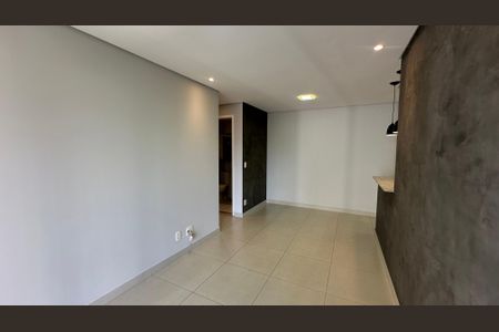 Sala de apartamento à venda com 2 quartos, 68m² em Empresarial 18 do Forte, Barueri