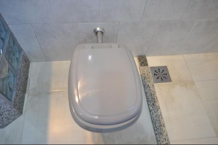 Casa para alugar com 370m², 4 quartos e 6 vagasBanheiro Social 1